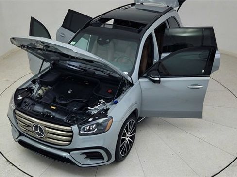 Used 2025 Mercedes-Benz GLS 450 4MATIC image 91