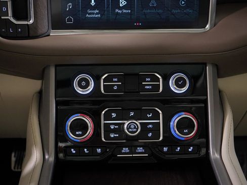 Used 2024 GMC Yukon Denali w/ Advanced Technology Package image 13