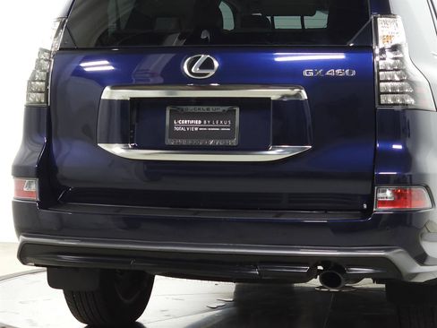 Used 2023 Lexus GX 460 Premium w/ Accessory Package AWD/4WD image 10