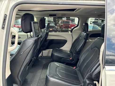 Used 2017 Chrysler Pacifica Limited FWD image 20