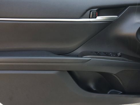 Used 2024 Toyota Camry SE image 17