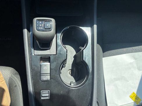 Used 2025 Nissan Rogue SV FWD image 16