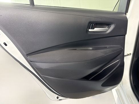 Used 2021 Toyota Corolla LE FWD image 25