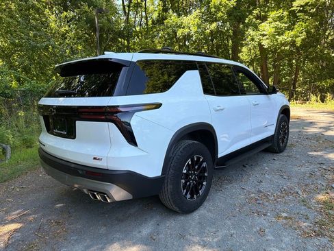 Used 2024 Chevrolet Traverse Z71 AWD/4WD image 3
