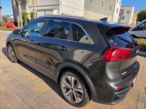 Used 2022 Kia Niro EX Premium FWD image 12