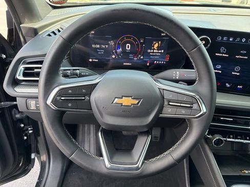 Used 2025 Chevrolet Traverse LT w/ Driver Confidence Package FWD image 14