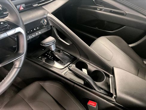 Certified 2025 Hyundai Elantra Sport image 39