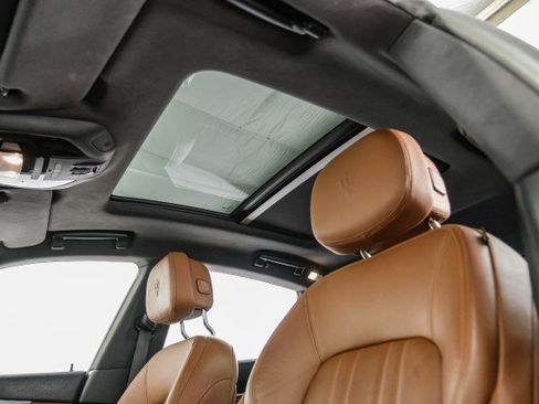 Used 2017 Maserati Levante S image 21