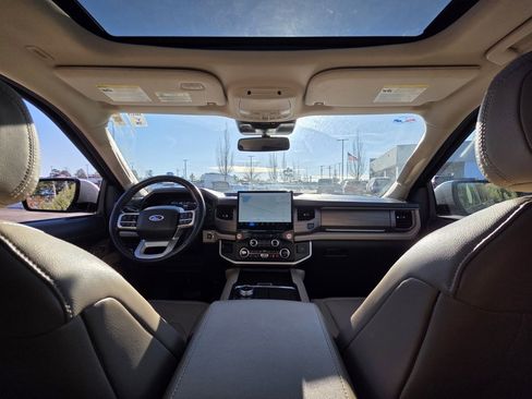 Used 2024 Ford Expedition Limited image 16
