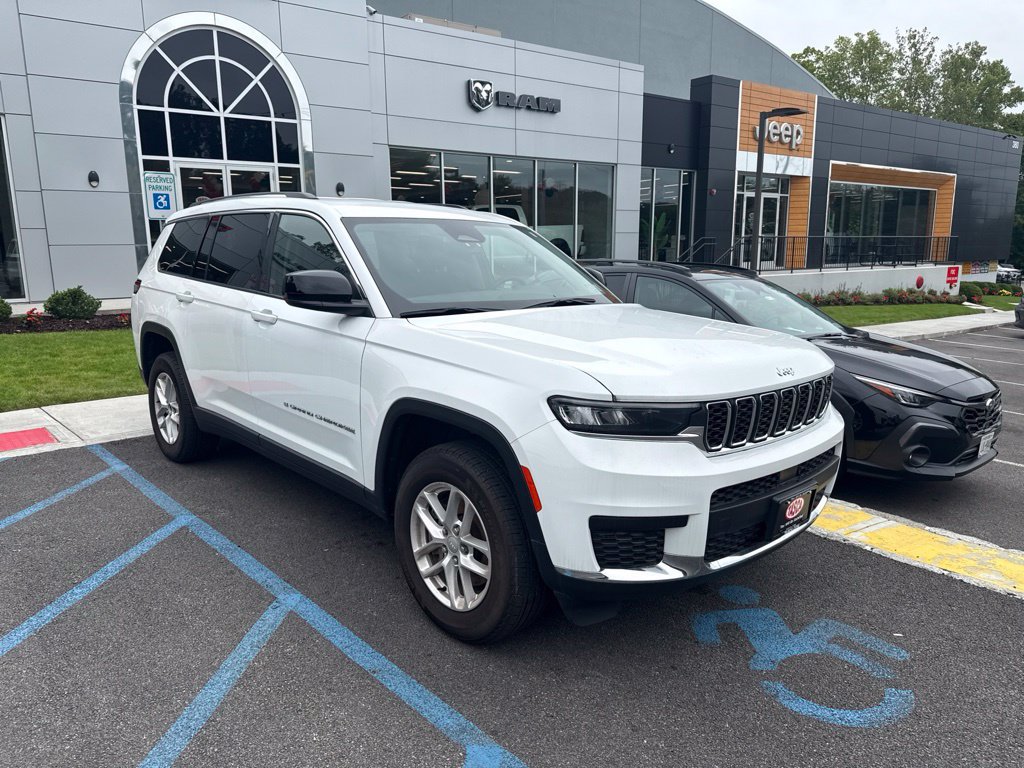 Used 2023 Jeep Grand Cherokee L Laredo AWD/4WD image 2