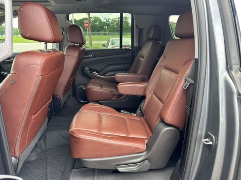 Used 2020 Chevrolet Suburban Premier w/ Premier Plus Edition AWD/4WD image 11
