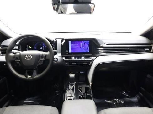 Used 2025 Toyota Camry LE w/ Convenience Package image 16