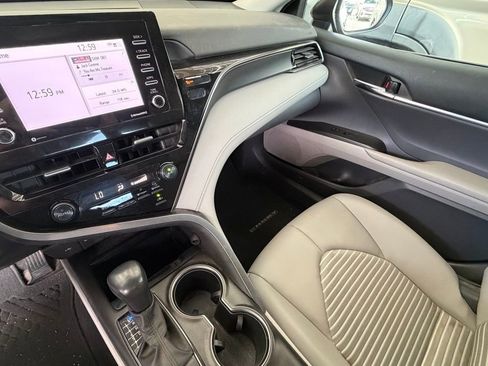 Used 2021 Toyota Camry SE image 24