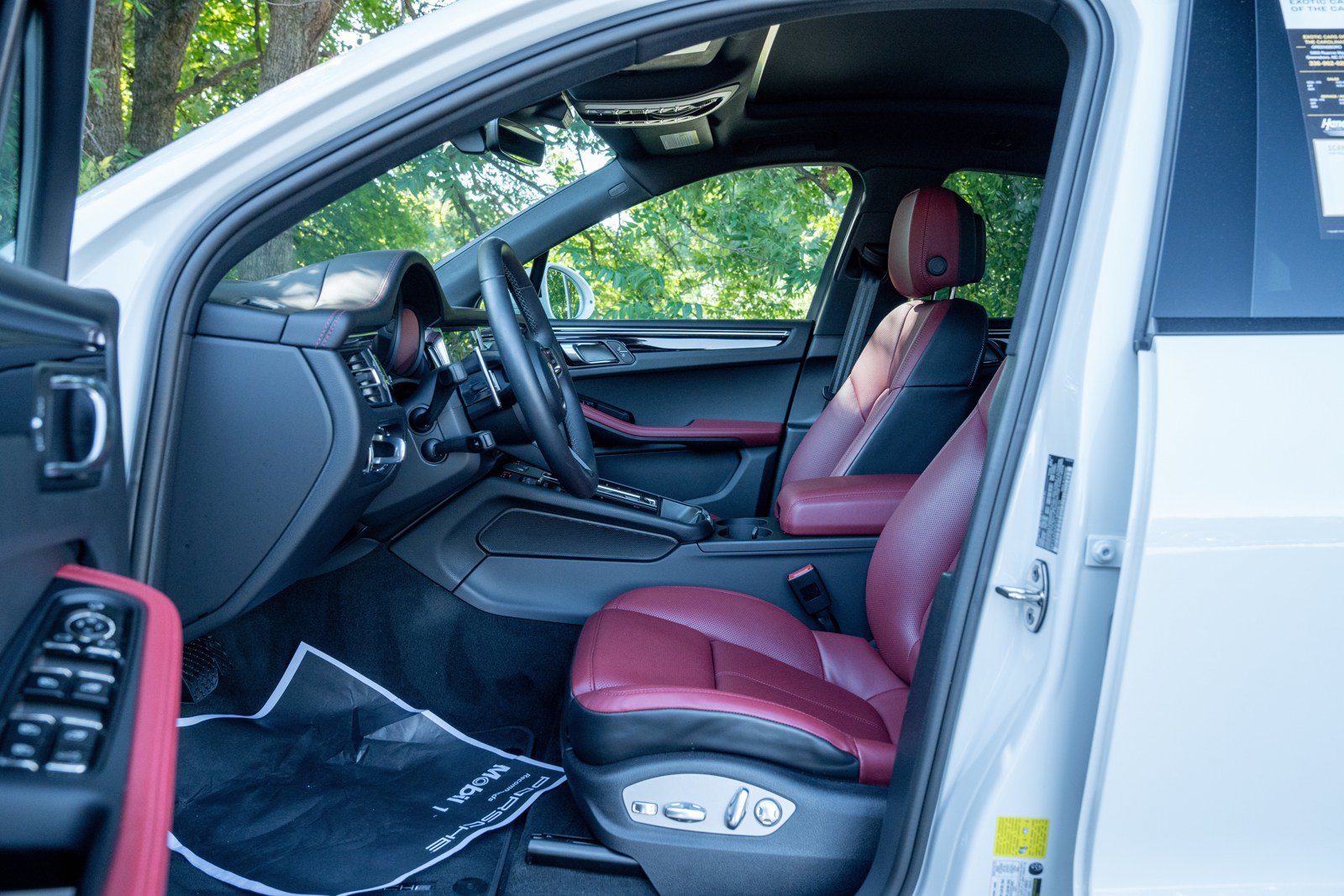 Certified 2026 Porsche Macan AWD/4WD image 24