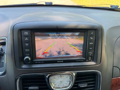 Used 2013 Chrysler Town & Country Touring-L w/ Entertainment Group #2 FWD image 43