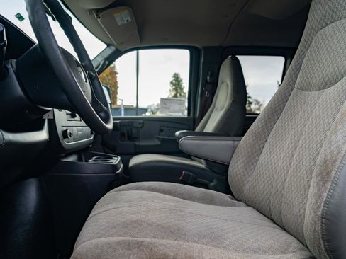 Used 2009 Chevrolet Express 1500 Passenger image 14