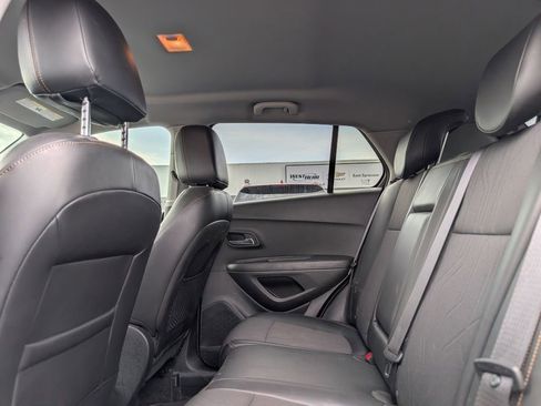 Used 2018 Chevrolet Trax LT w/ LT Convenience Package image 11