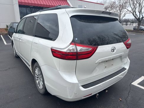 Used 2017 Toyota Sienna XLE Premium image 5