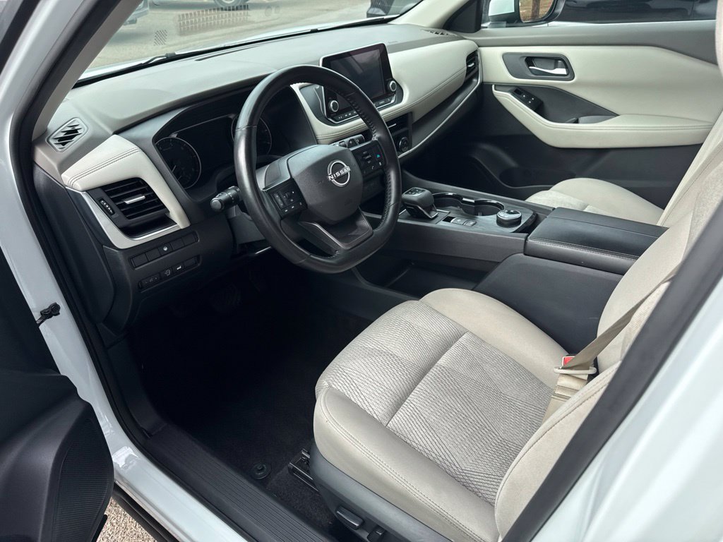 Used 2025 Nissan Rogue SV AWD/4WD image 10