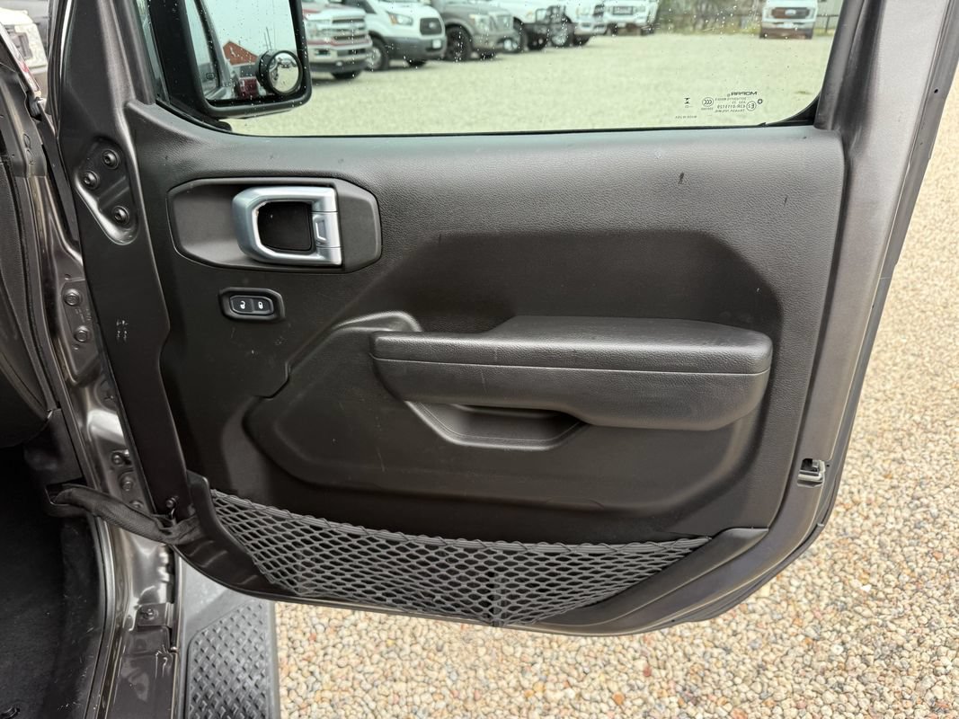 Used 2023 Jeep Gladiator Sport AWD/4WD image 13