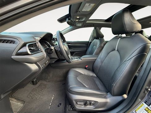 Used 2020 Toyota Camry XSE image 11