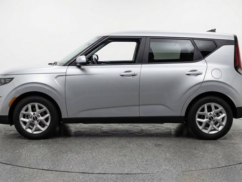 Used 2025 Kia Soul LX w/ LX Technology Package FWD image 5