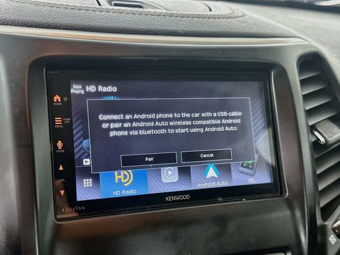 Used 2017 Jeep Cherokee Latitude w/ Safety/Convenience Group FWD image 22