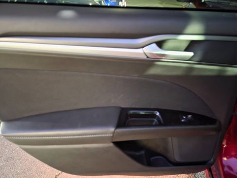 Used 2016 Ford Fusion SE image 9