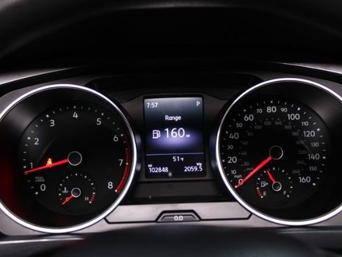 Used 2018 Volkswagen Tiguan S image 17