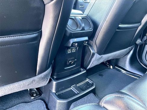 Used 2020 Jeep Wrangler Unlimited Sahara image 26