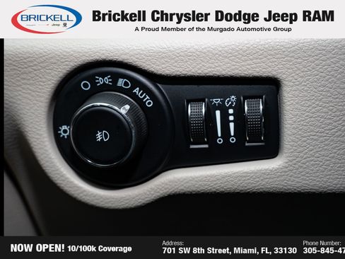 Used 2024 Chrysler Pacifica Touring-L FWD image 27