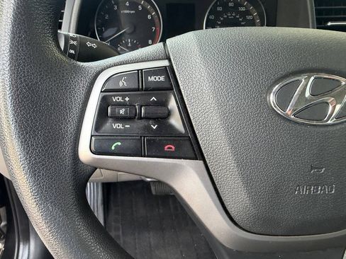 Used 2018 Hyundai Elantra SE FWD image 25