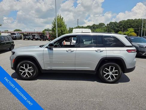 Used 2025 Jeep Grand Cherokee Limited RWD image 4