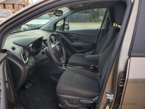 Used 2021 Chevrolet Trax LS w/ Tint and Cruise Package image 19