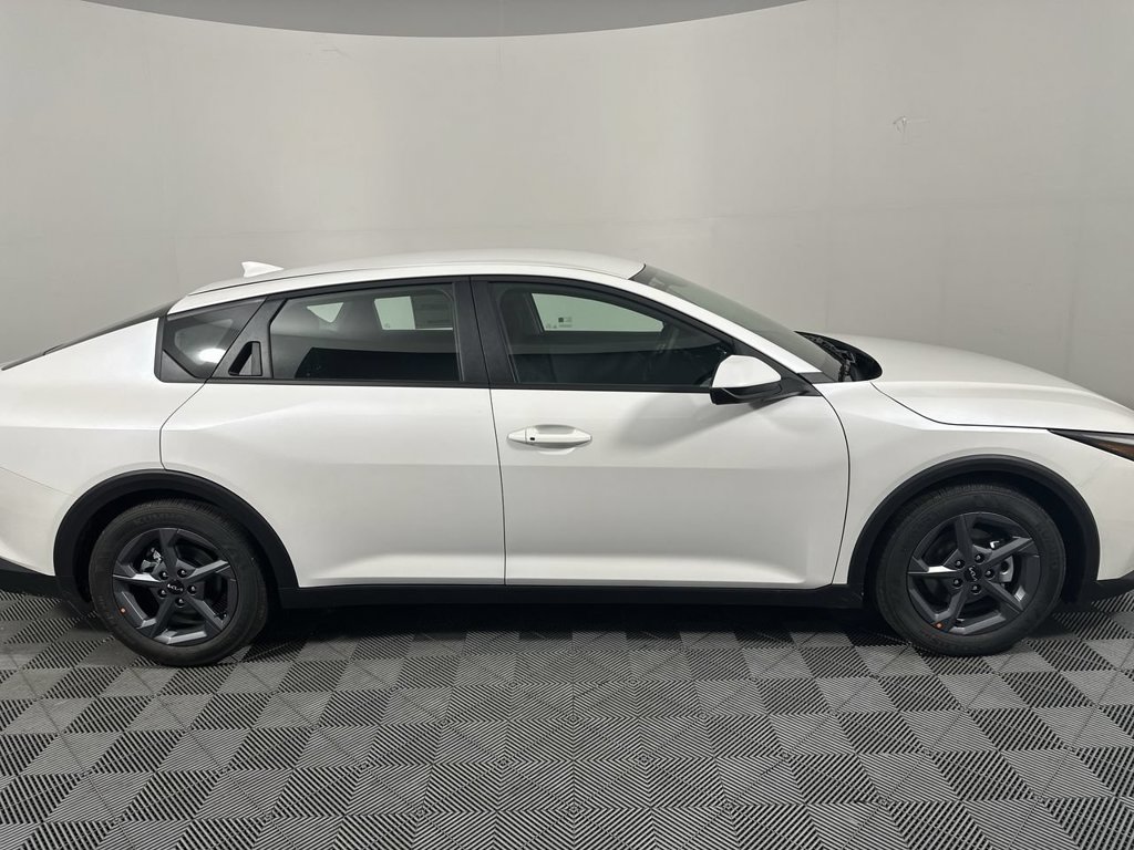 New 2026 Kia K4 FWD image 18