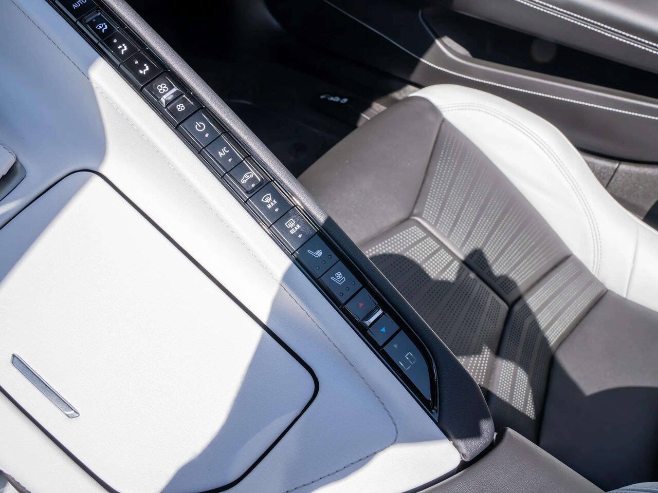Used 2024 Chevrolet Corvette Stingray Preferred Conv w/ Z51 Performance Package RWD image 24