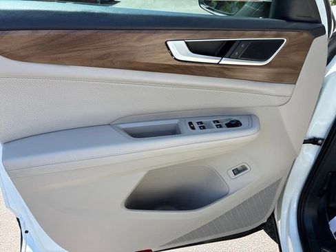Certified 2024 Volkswagen Atlas SE FWD image 12