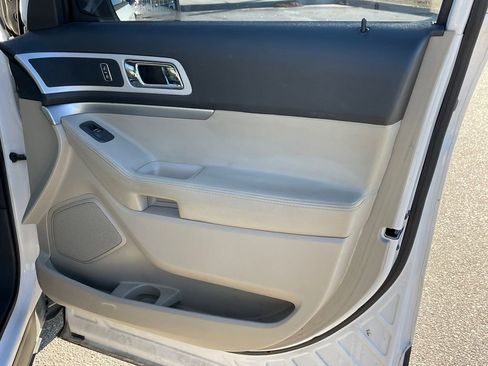 Used 2013 Ford Explorer XLT image 14