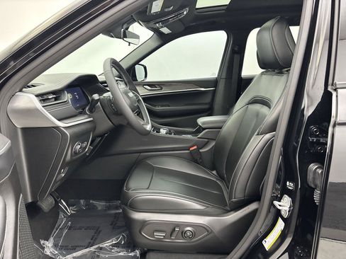 Used 2026 Jeep Grand Cherokee Limited w/ Limited Altitude Package AWD/4WD image 25