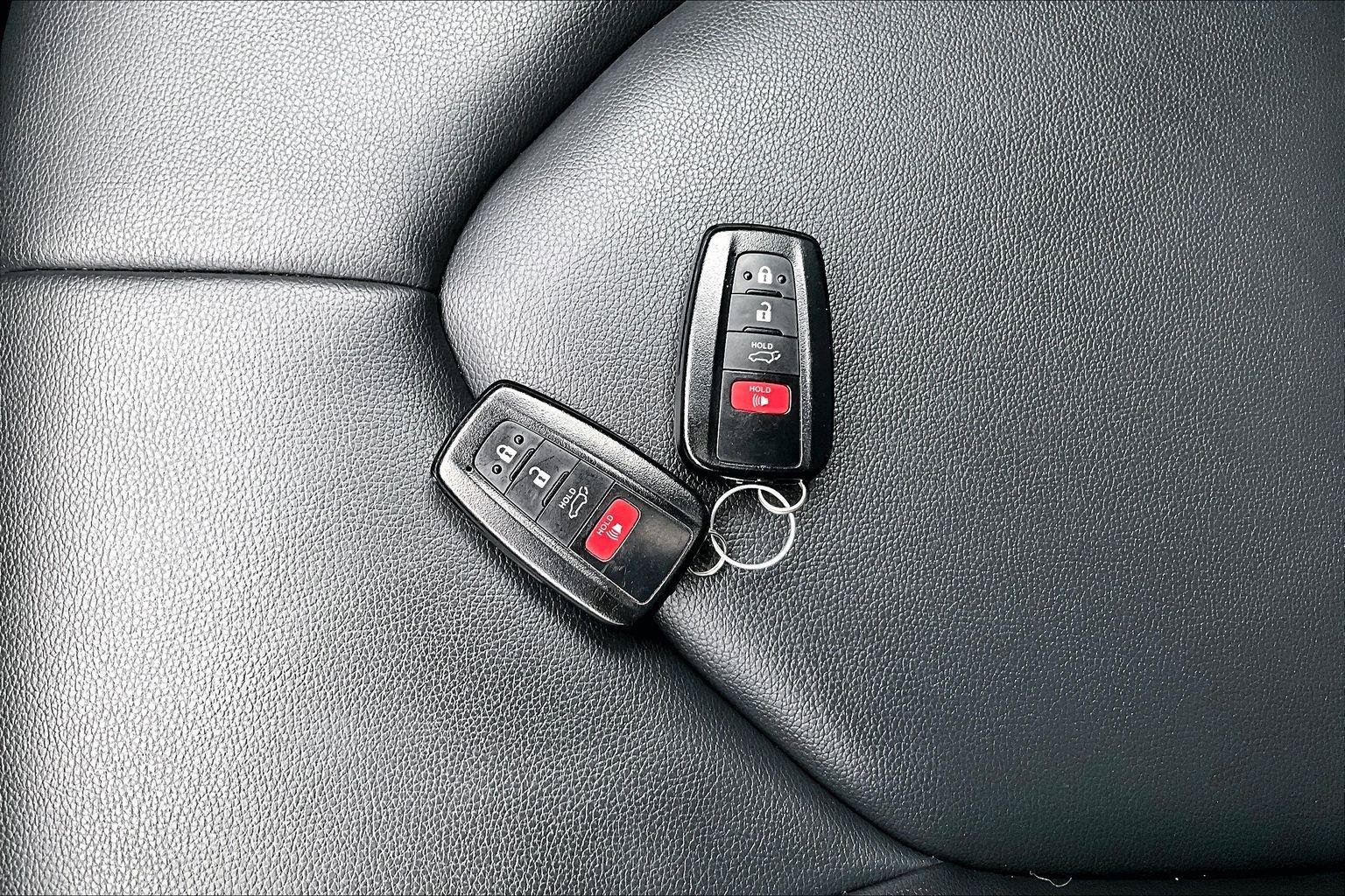 Used 2021 Toyota Highlander XLE AWD/4WD image 36