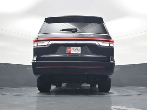 Used 2024 Lincoln Navigator Premiere image 24