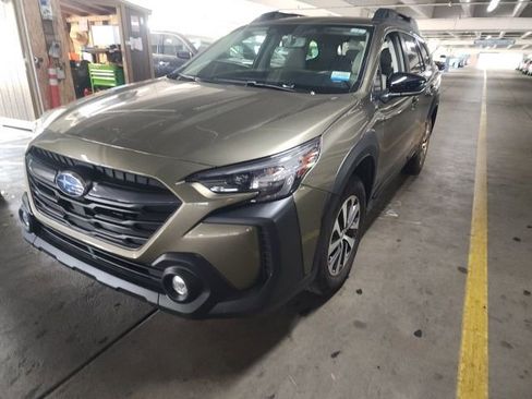 Used 2025 Subaru Outback Premium image 4