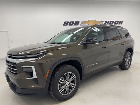 Used 2024 Chevrolet Traverse LT w/ Trailering Package image 1