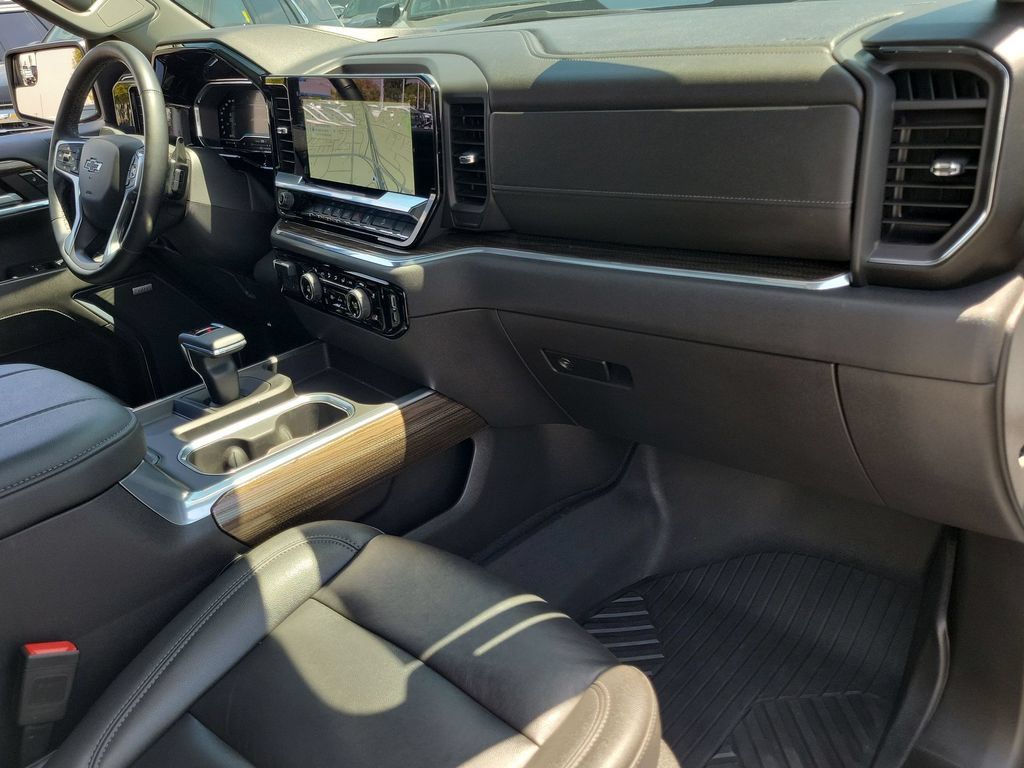 Used 2024 Chevrolet Silverado 1500 LT Trail Boss w/ Convenience Package II AWD/4WD image 30