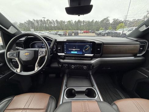 Used 2024 Chevrolet Silverado 3500 High Country w/ High Country Premium Package AWD/4WD image 7