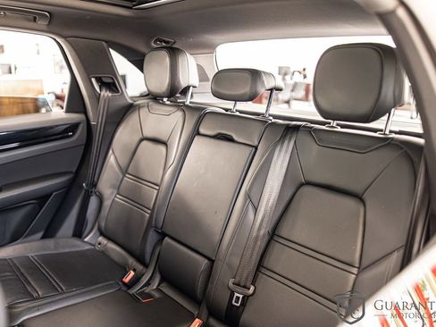 Used 2023 Porsche Cayenne w/ Premium Package AWD/4WD image 33
