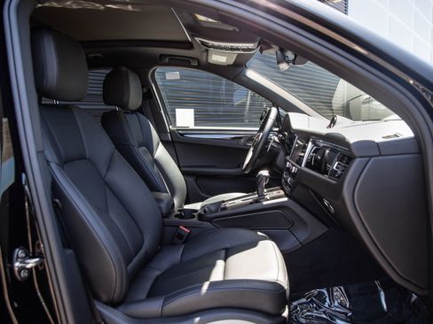 Certified 2023 Porsche Macan AWD/4WD image 20