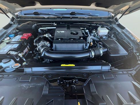 Used 2023 Nissan Frontier PRO-4X w/ Pro Convenience Package AWD/4WD image 18