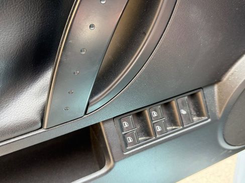 Used 2010 Volkswagen Beetle Convertible FWD image 13