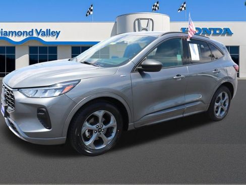 Used 2023 Ford Escape ST-Line FWD image 3